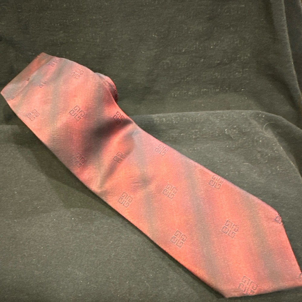 GIVENCHY GENTLEMEN PARIS SILK NECKTIE BURGUNDY/BLACK MADE IN ITALY